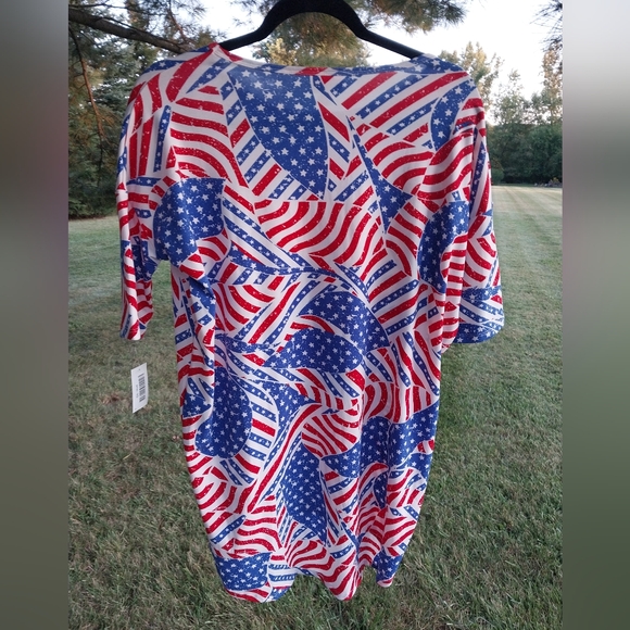 LulaRoe Irma Size XS Patriotic T-shirt NWT - Picture 5 of 5
